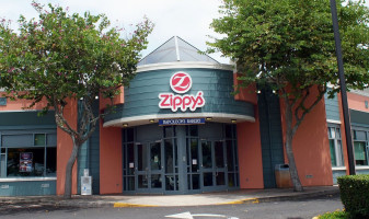 Alavar Seafood outside