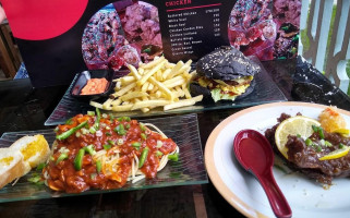 Victoria's X Eat.tom food