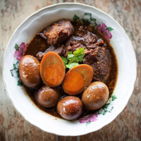 เรือนจรุง food
