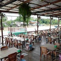 บ้านไม้ริมน้ำ inside