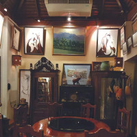 เรือนปั้นหยา inside