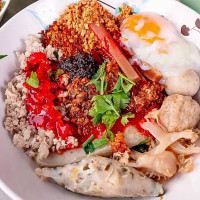กิมง้วนลูกชิ้นปลา food