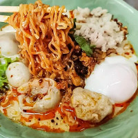 กิมง้วนลูกชิ้นปลา food