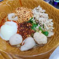 กิมง้วนลูกชิ้นปลา food