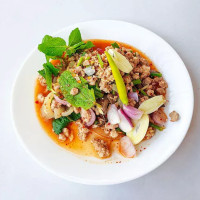 ลาบหมูวรชัย food