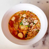 ก๋วยเตี๋ยวหมูต้มยำบ้านจิก food