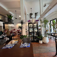 บ้านลันได inside