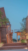 บ้านป้อมเพชร outside