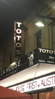 Toto's Pizza House food