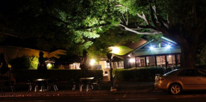 Park House Cafe & Restaurant outside