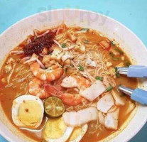 Famous Sungei Road Trishaw Laksa food