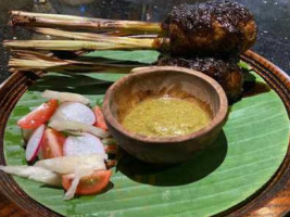 The Sampan food