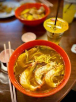 Geylang Prawn Noodles East food