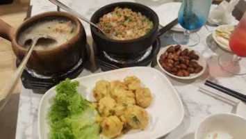 A One Claypot House food