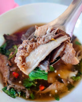 ร้านก๋วยเตี๋ยวเนื้อ ร้านเด็ดคนท้องถิ่น food