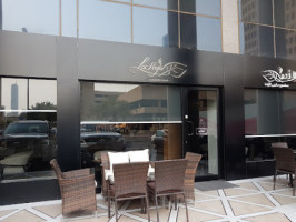 La Hoja Lounge Cafe inside