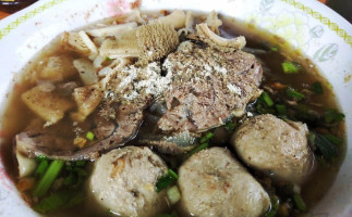 Aunt Phon Beef Noodles, Soi U Ruea food