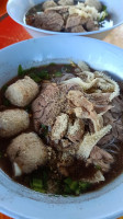 Aunt Phon Beef Noodles, Soi U Ruea food