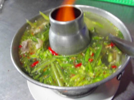 Phai Rim Khwae food