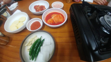 장미돼지국밥 food