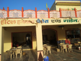 Shri Hanwant Palace And Garden Ramaniya inside