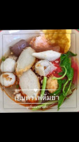 ร้ายก๋วยเตี๋ยวลูกชิ้นปลา food