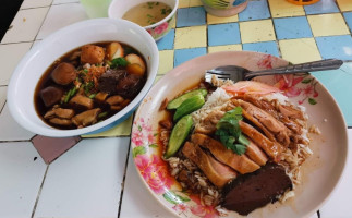 ร้านลุงรวย ข้าวขาหมู food