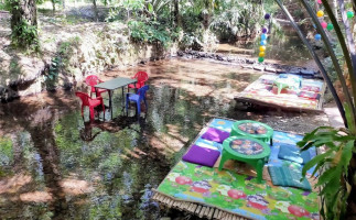 Rim Klong Chai Ca inside