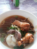 ก๋วยเตี๋ยวบ้านธาตุ food