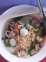 ก๋วยเตี๋ยวต้มยำ ร่มวิเชียรมิวสิค food