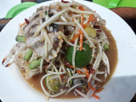 ก๋วยเตี๋ยวไก่ตุ๋นมะระ เมืองกาญจน์ food