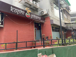 Kaphi Pibama outside