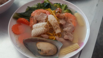 ร้านสามสหายก๋วยเตี๋ยวต้มยำ food