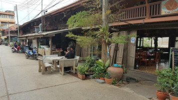 ร้านอาหารริมน้ำ อินทร์บุรี food