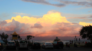 Surfers Sandbar food