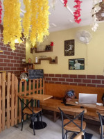 Gj's Café Querido inside