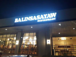 Balinsasayaw outside