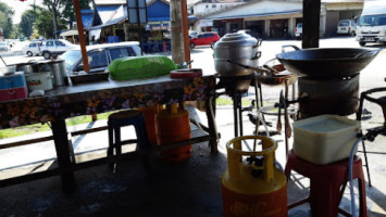 Ira Nasi Kukus Ayam Berempah Kaw Kaw outside