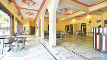 Shivratn Palace Lodge inside
