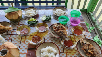 Warung Kolam Padang Pasir food