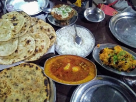 Aman Shudh Vaishno Bhojnalaya food