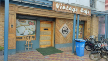 Vintage Cafe outside