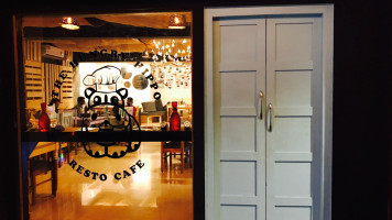 The Hungry Hippo Resto Cafe inside