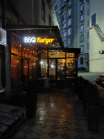 Café Bbq Burger outside