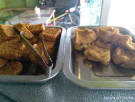 Warung Lesehan Cak Wie food