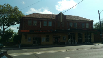 Pymble Hotel outside