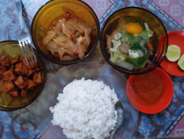 Rumah Makan Vegetarian Sehat food