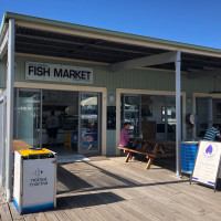 Noosa Harbour Fish Market outside