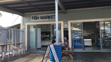 Noosa Harbour Fish Market outside