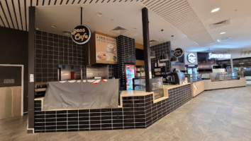 Geo's Café inside